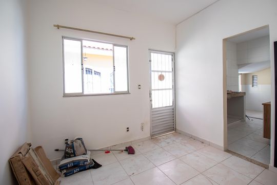 Sala de casa de condomínio à venda com 1 quarto, 34m² em Irajá, Rio de Janeiro