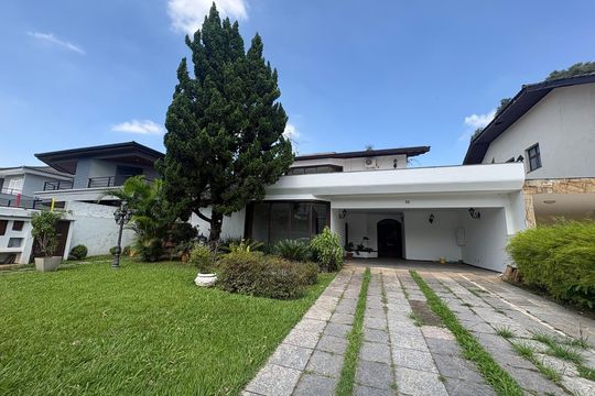 Fachada de casa de condomínio para alugar com 4 quartos, 560m² em Alphaville Empresarial, Barueri