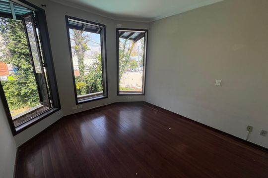 Quarto de casa de condomínio para alugar com 4 quartos, 560m² em Alphaville Empresarial, Barueri