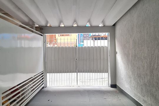Garagem de casa à venda com 3 quartos, 100m² em Jardim Raposo Tavares, São Paulo