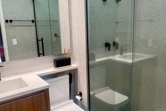 Banheiro de apartamento à venda com 1 quarto, 57m² em Vila Olímpia, São Paulo