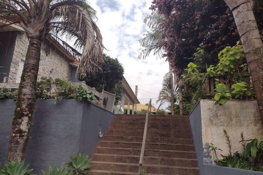Casa de Condomínio para alugar com 4 quartos, 600m² em Portal das Acacias, Barueri