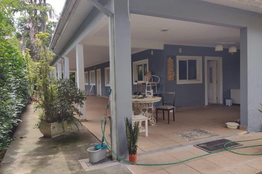 Casa de Condomínio para alugar com 4 quartos, 600m² em Portal das Acacias, Barueri