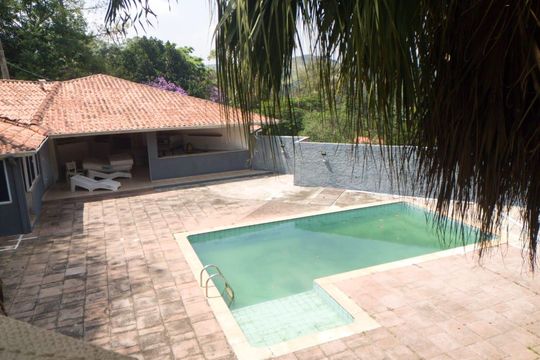 Casa de Condomínio para alugar com 4 quartos, 600m² em Portal das Acacias, Barueri