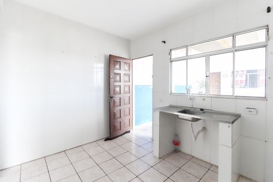 Cozinha de casa para alugar com 2 quartos, 70m² em Limoeiro, São Paulo