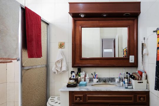 Banheiro de apartamento para alugar com 2 quartos, 83m² em Grajaú, Rio de Janeiro
