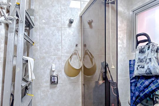Banheiro de serviço de apartamento à venda com 3 quartos, 80m² em Tatuapé, São Paulo