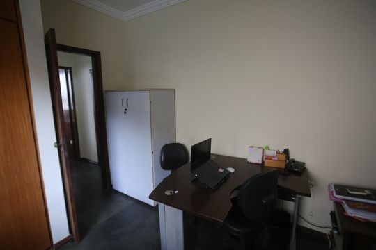 Casa à venda com 5 quartos, 340m² em Gutierrez, Belo Horizonte