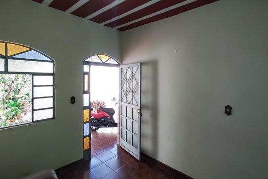 Casa à venda com 3 quartos, 200m² em Conjunto Cristina (sao Benedito), Belo Horizonte