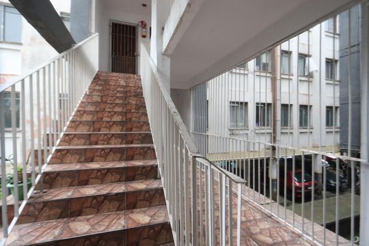 Escada de apartamento à venda com 2 quartos, 46m² em Fazenda da Juta, São Paulo