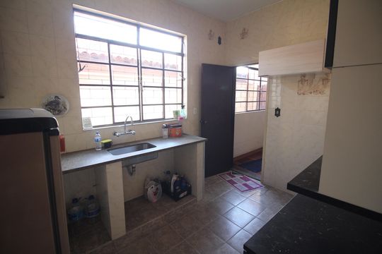 Cozinha 1 de casa para alugar com 5 quartos, 320m² em Conjunto Agua Branca, Contagem