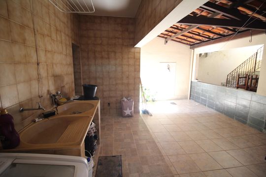 Área de Serviço de casa para alugar com 5 quartos, 320m² em Conjunto Agua Branca, Contagem