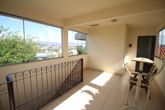 Quintal de casa para alugar com 5 quartos, 320m² em Conjunto Agua Branca, Contagem