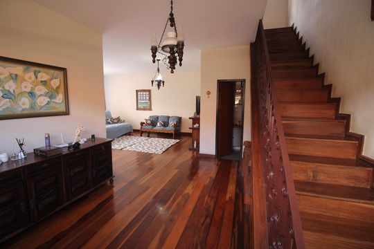 Sala de casa à venda com 5 quartos, 320m² em Conjunto Agua Branca, Contagem