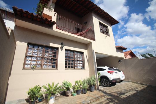 Quintal de casa para alugar com 5 quartos, 320m² em Conjunto Agua Branca, Contagem