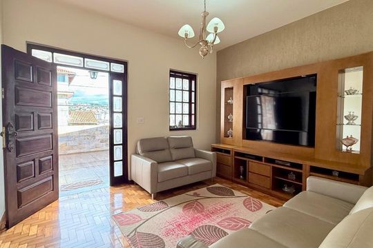 Casa à venda com 3 quartos, 250m² em Salgado Filho, Belo Horizonte