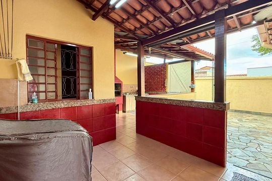 Casa à venda com 3 quartos, 250m² em Salgado Filho, Belo Horizonte
