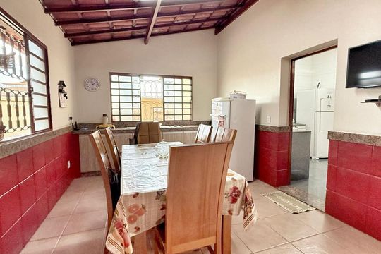 Casa à venda com 3 quartos, 250m² em Salgado Filho, Belo Horizonte