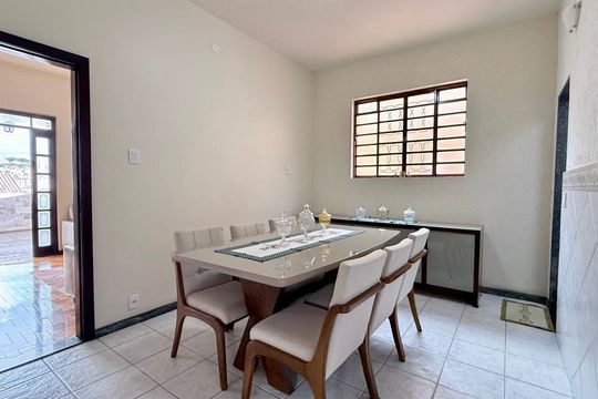 Casa à venda com 3 quartos, 250m² em Salgado Filho, Belo Horizonte