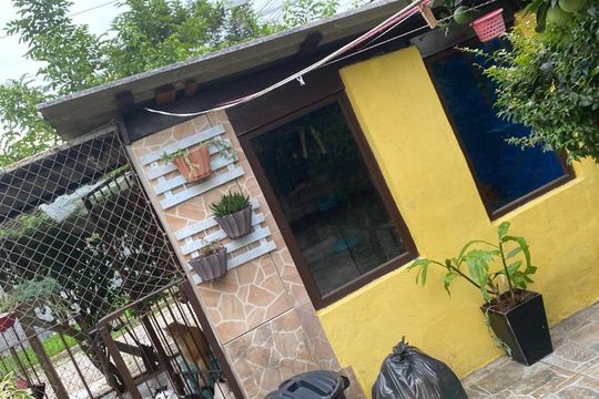 Área externa de casa à venda com 3 quartos, 130m² em Restinga, Porto Alegre