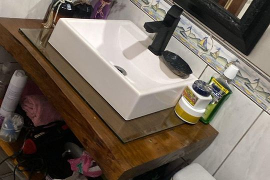 Banheiro de casa à venda com 3 quartos, 130m² em Restinga, Porto Alegre