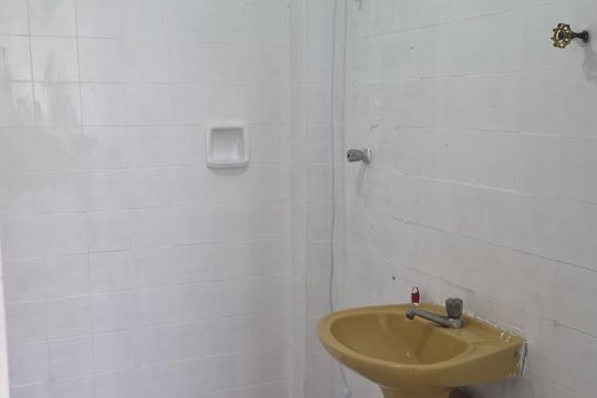Banheiro de apartamento para alugar com 1 quarto, 40m² em Boa Vista, São Vicente
