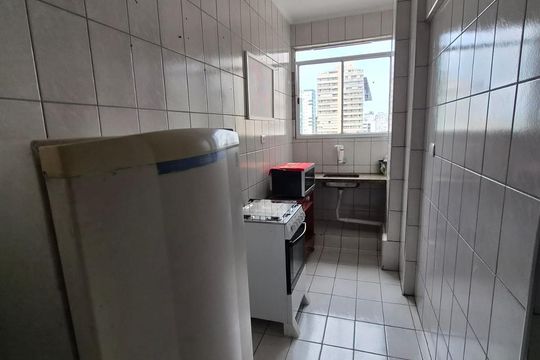 Cozinha de apartamento para alugar com 1 quarto, 40m² em Boa Vista, São Vicente