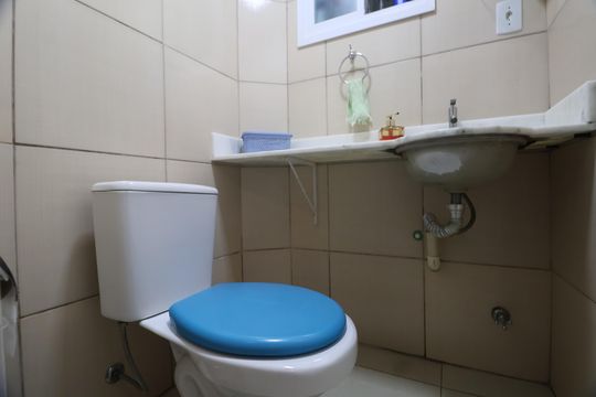 Lavabo de casa de condomínio à venda com 3 quartos, 134m² em Olaria, Canoas