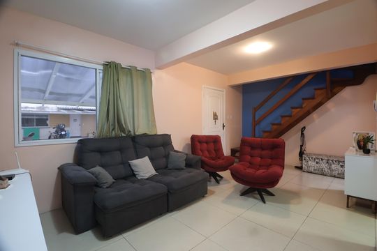 Sala de casa de condomínio à venda com 3 quartos, 134m² em Olaria, Canoas