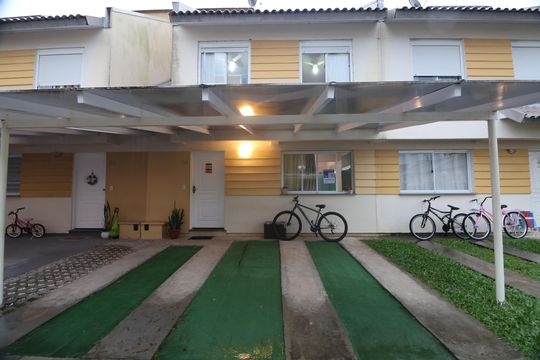 Garagem de casa de condomínio à venda com 3 quartos, 134m² em Olaria, Canoas