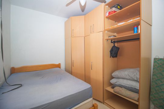 Quarto de apartamento à venda com 1 quarto, 38m² em Azenha, Porto Alegre