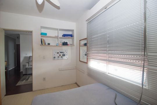 Quarto de apartamento à venda com 1 quarto, 38m² em Azenha, Porto Alegre