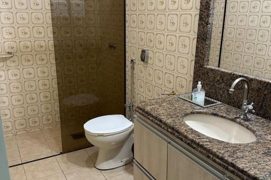 Banheiro de casa para alugar com 2 quartos, 120m² em Patrimônio, Uberlândia