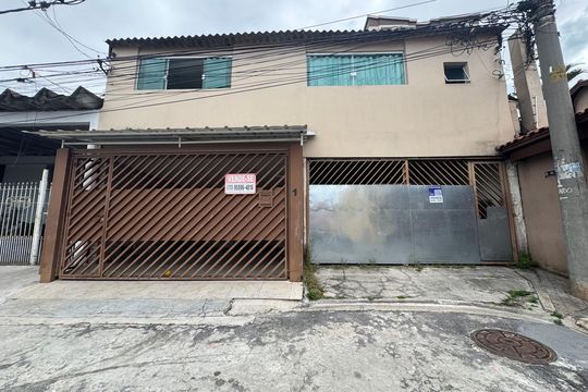 Fachada com Placa de casa à venda com 6 quartos, 250m² em Pestana, Osasco