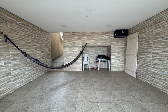 Garagem  de casa à venda com 6 quartos, 250m² em Pestana, Osasco