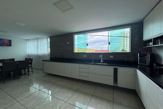 Cozinha de casa à venda com 6 quartos, 250m² em Pestana, Osasco