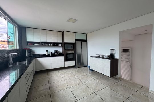 Cozinha de casa à venda com 6 quartos, 250m² em Pestana, Osasco