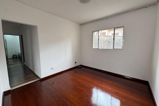 Casa à venda com 6 quartos, 250m² em Pestana, Osasco