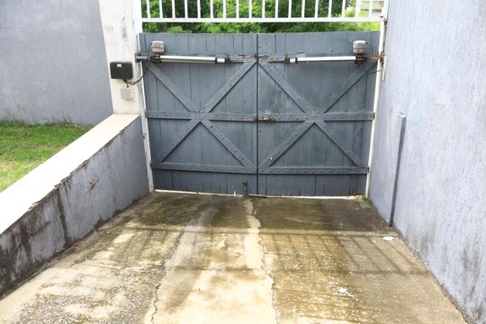 Garagem de casa para alugar com 4 quartos, 700m² em Stella Maris, Salvador