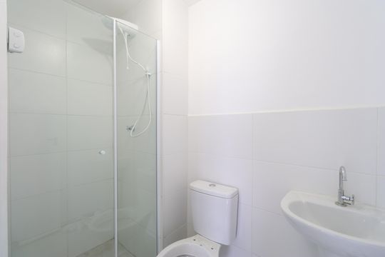 Banheiro  de apartamento para alugar com 2 quartos, 41m² em Bom Retiro, São Paulo