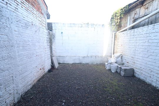 Área dos fundos  de casa à venda com 2 quartos, 88m² em Canudos, Novo Hamburgo
