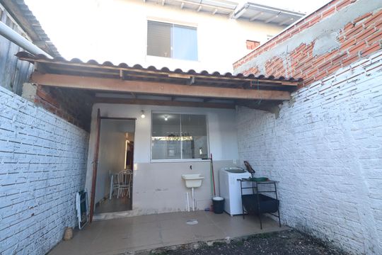 Área dos fundos  de casa à venda com 2 quartos, 88m² em Canudos, Novo Hamburgo