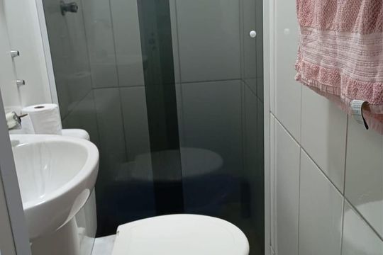 Banheiro de apartamento à venda com 3 quartos, 65m² em Vila Heliopolis, São Paulo