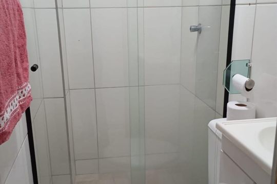 Banheiro de apartamento à venda com 3 quartos, 65m² em Vila Heliopolis, São Paulo