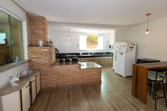Cozinha de casa de condomínio à venda com 5 quartos, 485m² em Jardim Petrópolis, Nova Lima