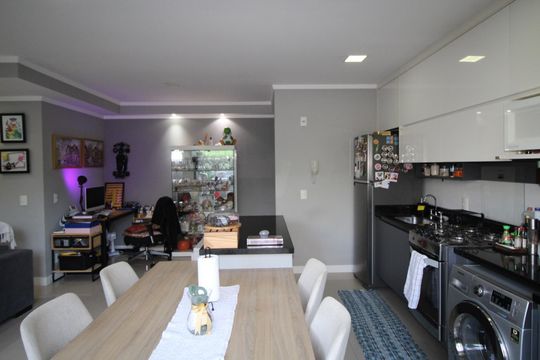 Sala/Cozinha de apartamento para alugar com 2 quartos, 79m² em Jardim Carvalho, Porto Alegre