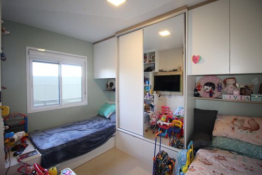 Quarto 2 de apartamento para alugar com 2 quartos, 79m² em Jardim Carvalho, Porto Alegre