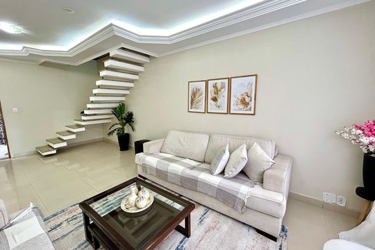 Sala de casa à venda com 4 quartos, 298m² em Macedo, Guarulhos