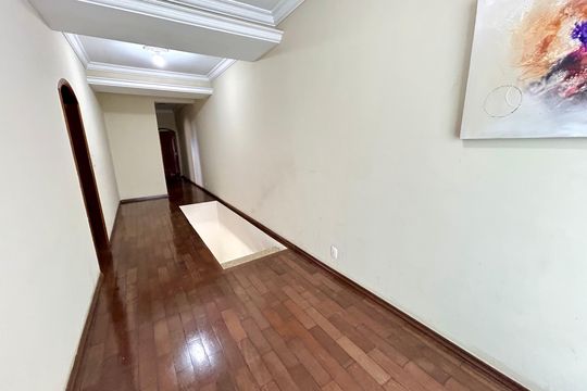 Corredor de casa à venda com 4 quartos, 298m² em Macedo, Guarulhos