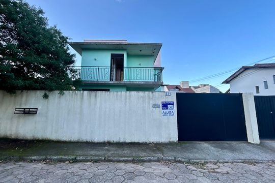 Fachada de casa para alugar com 3 quartos, 100m² em Rio Tavares, Florianópolis